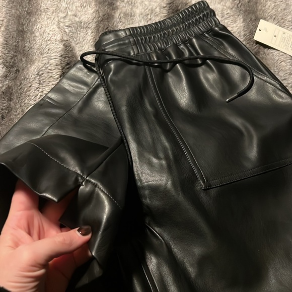 Women's High-Rise Faux Leather Tapered Ankle Pull-On Pants A New Day Black M - Picture 9 of 9